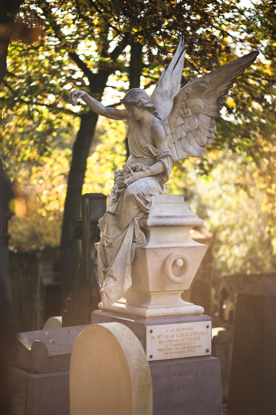 Gräber auf einem Friedhof